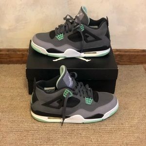 Air Jordan Retro 4 Glow